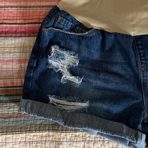 Maternity Shorts - Picture 2 of 3